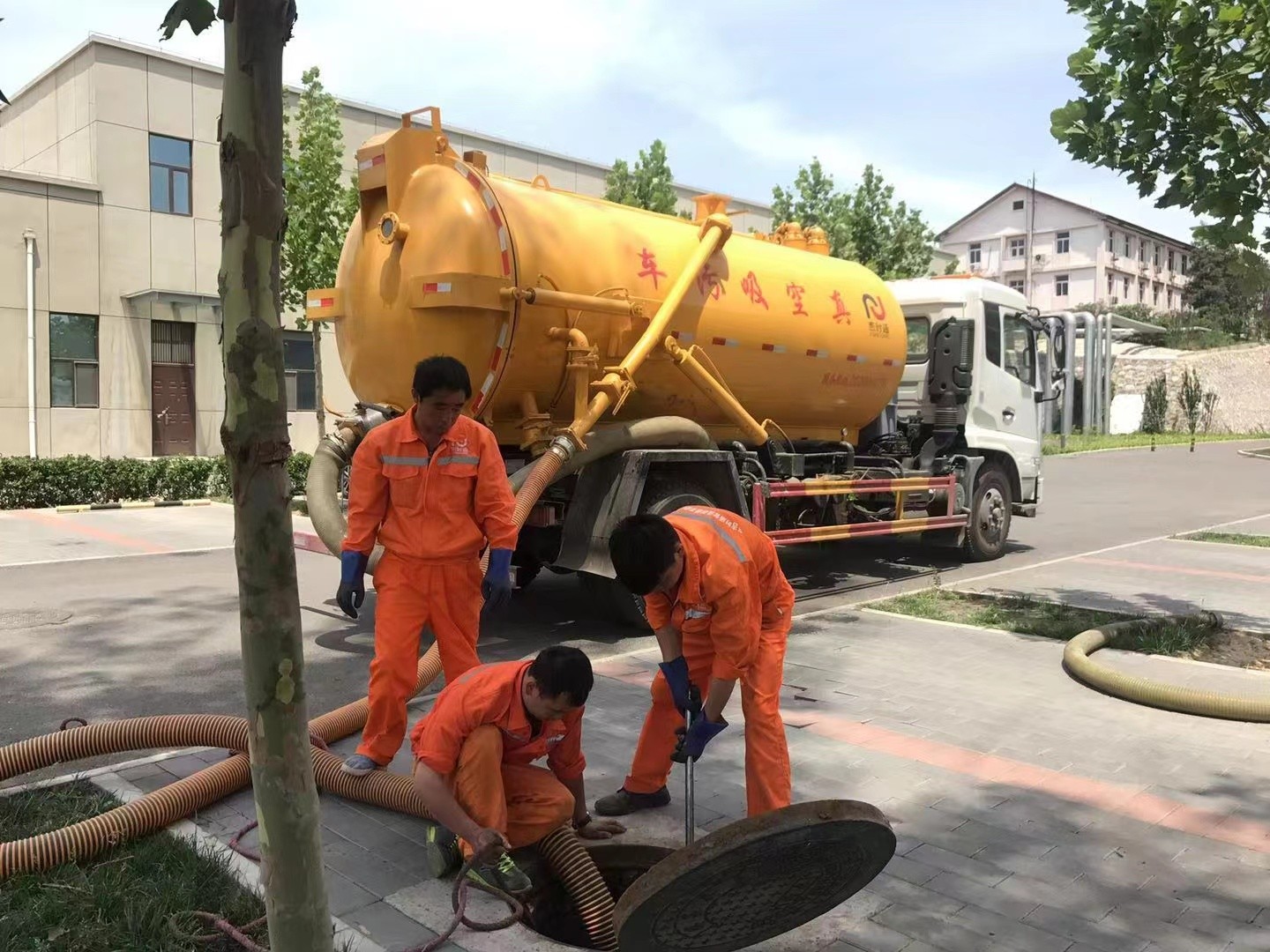 沙县化粪池清理与5-8吨吸粪车施工效率分析
